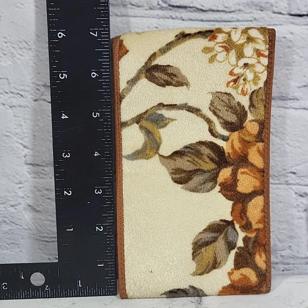 The Unbranded Brand vintage cushioned